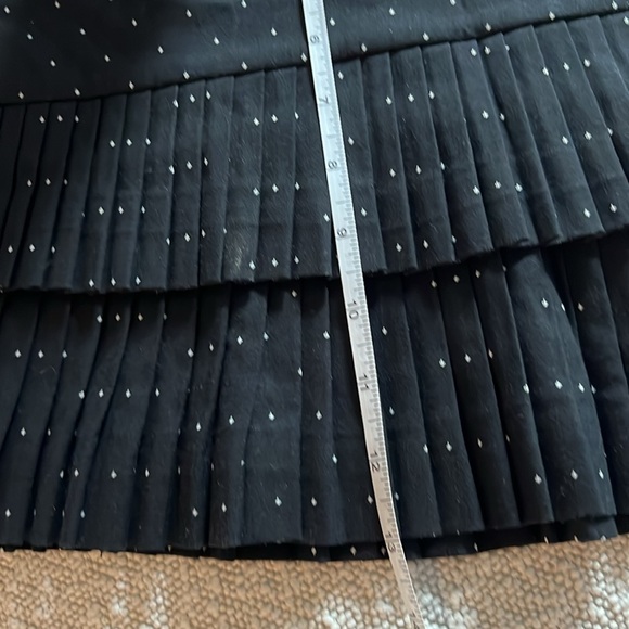 BCBGMaxAzria two tier pleated mini skirt, size 4. - Picture 6 of 7